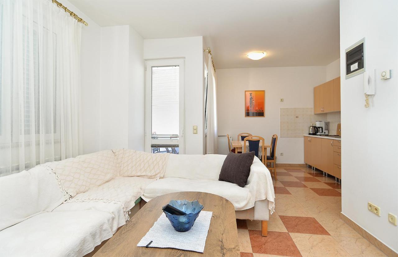 Apartments Martin 2224 Rovigno Esterno foto