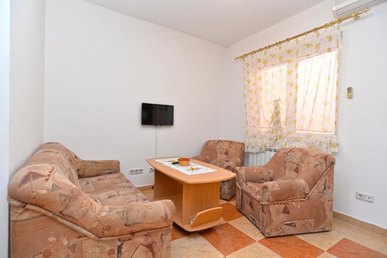 Apartments Martin 2224 Rovigno Esterno foto